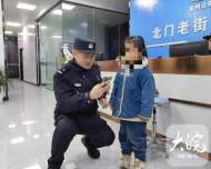 6歲女童老街走失 宣城民警幫其找到家人