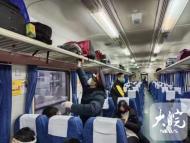 宿松至北京豐臺(tái)K1072次列車：較勁的兩兄弟