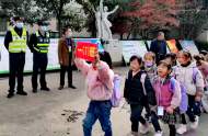 鳳臺縣新集派出所站好“護學崗”，護航開學季