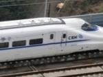 危險！男子攀爬鐵路橋 巡邏民警及時攔下