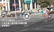 外賣小哥撿到三萬元急尋失主 交警現(xiàn)場幫忙送還