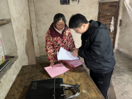 宜秀區(qū)大橋街道蘇崗社區(qū)：脫貧戶助力人居環(huán)境整治工作