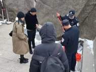 奇跡！天柱山冰雪懸崖下寵物狗被困23天獲救  