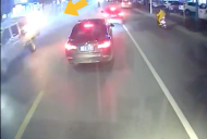 阜陽一公交鬧市“逼”停著火貨車