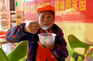 廬江縣盛橋鎮(zhèn)：一碗熱湯圓 情暖環(huán)衛(wèi)工