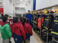 蚌山區菱湖社區：小學生走進消防隊 零距離感受“火焰藍”