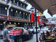 黄山市屯溪河街区域堪称文化旅游胜地  但停车难让人头疼