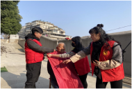 安慶市菱湖街道社工站聯合柏子橋社區：二月二龍抬頭  愛心理發進家門
