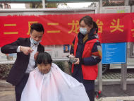 肥西縣民政局組織開展“溫暖二月二 關(guān)愛老人在行動(dòng)”義剪活動(dòng)