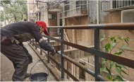 安慶市菱湖街道社工站：“一改兩為”見行動  老舊護欄煥“新顏”