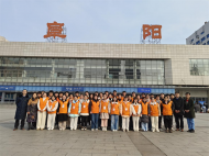 阜陽暖冬行動志愿者，用4302小時志愿服務溫暖旅客出行路
