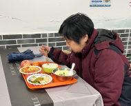 新時代新征程新偉業(yè)｜在老年食堂享幸福“食”光  蚌埠已建成420個老年食堂和助餐點