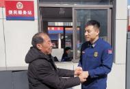 老兵送消防隊2000元紅包  “小戰友，買想念家鄉的糖吃吧”  消防員愛心接力 將轉交給貧困生