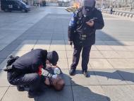 旅客突發(fā)暈厥倒地  全椒鐵警緊急施救助其脫險(xiǎn)