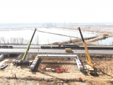 宁洛高速明蚌改扩建01标项目首片箱梁架设完成