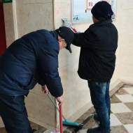 望城街道和諧社區開展集中清理小廣告行動