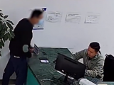 一天入账流水1500多万元  涉嫌帮信男子银行卡被封竟找警察解冻