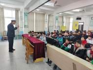 望江：“中小學(xué)生安全教育日”交警守護(hù)平安“童”行