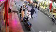 男子擺攤被城管追逐跑掉了鞋，慌亂中還劃傷了手 部門回應