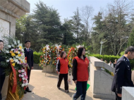 蚌山區菱湖社區開展“追尋紅色記憶 賡續英烈精神”清明節祭掃活動