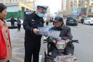 鳳臺(tái)交警到社區(qū)開展主題黨日交通安全宣傳活動(dòng)