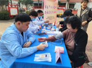 雪華鄉(xiāng)施徐光彩社區(qū)聯(lián)合蚌埠市軍培中心共同舉辦“軍轉(zhuǎn)干部學(xué)雷鋒進(jìn)社區(qū)”義診活動