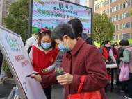 合肥一社區(qū)變廢為“綠”，居民用廢電池、過期藥品等兌走100多盆“多肉”