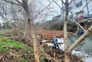 宜秀區大橋街道砂橋社區：為民辦實事 清理湖河水面垃圾