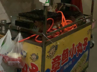 男子擺攤被城管追逐后續：已經拿回手推車，目前雙方正在協商中