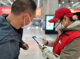学习雷锋好榜样 合肥南站志愿服务暖人心