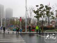 《安徽省電動自行車管理?xiàng)l例》即將“滿月” 記者跟隨交警“查頭盔”