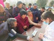 裕安區(qū)單王鄉(xiāng)：開展義診義剪暖人心志愿服務活動