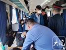 北京丰台至宿松K1071次列车：列车紧急救助患病旅客