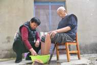 長豐“好媳婦”譚宜芳：“他是我的上人，伺候他是我的本分”