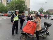 巢湖交警走進(jìn)轄區(qū)開展交通安全宣傳活動