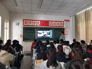 阜陽太和一高中全體師生徒步前往陵園祭奠英烈
