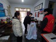 鳳凰山街道：上戶義務理發 增添脫貧戶幸福感