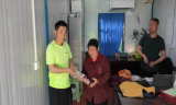 老人遗失养老钱，公交驾驶员拾金不昧如数奉还 