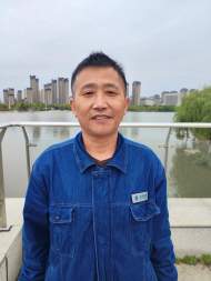 真爺們！阜陽一男子高橋上跳水救人
