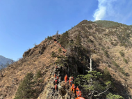 峭壁坡度70°以上！四川稻城森林火災(zāi)撲救難度極大