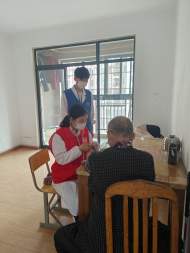 合肥高新区长宁中心开展“入户慰问送关爱 爱心义诊暖民心”活动