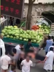 “瓜農刺死城管”案4年后一審開庭，這些問題成焦點