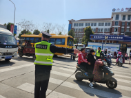 六安市交通執(zhí)法支隊(duì)源頭大隊(duì)開展“愛心護(hù)學(xué)崗，溫暖上學(xué)路”志愿服務(wù)活動(dòng)