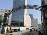 大皖新闻记者探访六安多个老旧小区：绿植缠绕电线，居民飞线充电