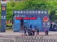 舒城一女子路口突然暈倒  警務站民警出手相救