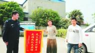 懷遠一家三口尋找8年的救命恩人在人群中偶遇