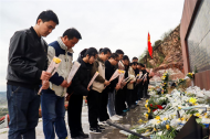 廬江縣盛橋鎮(zhèn)：祭英烈 銘初心 鑄忠誠