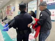 男童高烧惊厥 当涂民警警车开道7分钟紧急送医