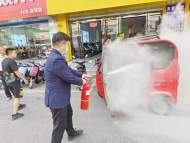 工行肥東撮鎮(zhèn)支行員工英勇救火獲稱贊
