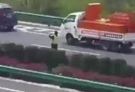 蕪合高速發(fā)生3車追尾事故 部分路段交通管制

